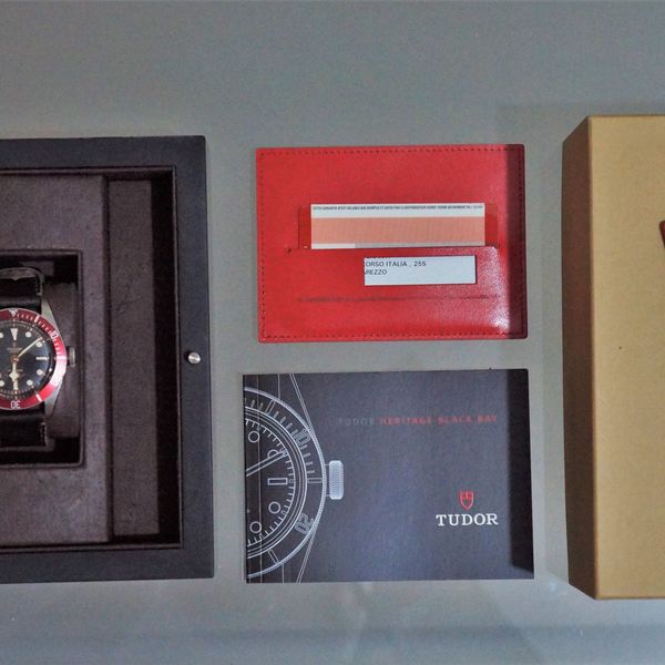 [WTS] Tudor Black Bay Red, 79220R with the Tudor Rose crown and dial ...