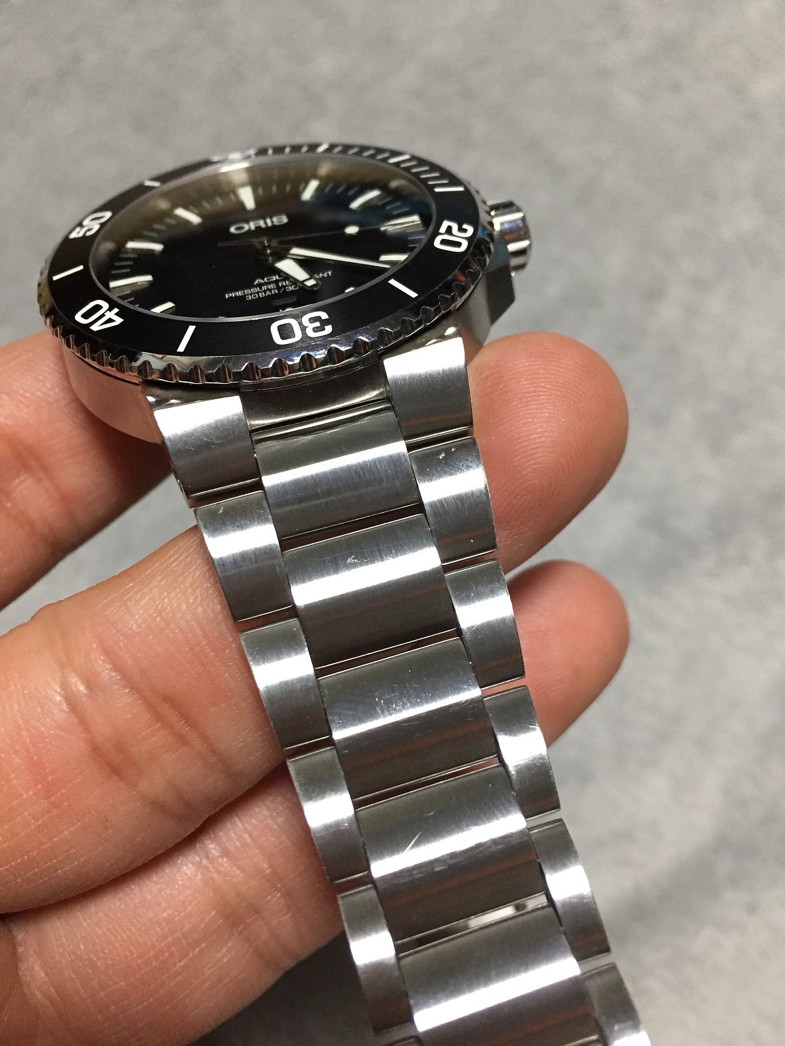 790 USD FS Oris Aquis 43.5mm Matte Black Dial Brushed Ceramic Bezel Brushed bracelet WatchCharts