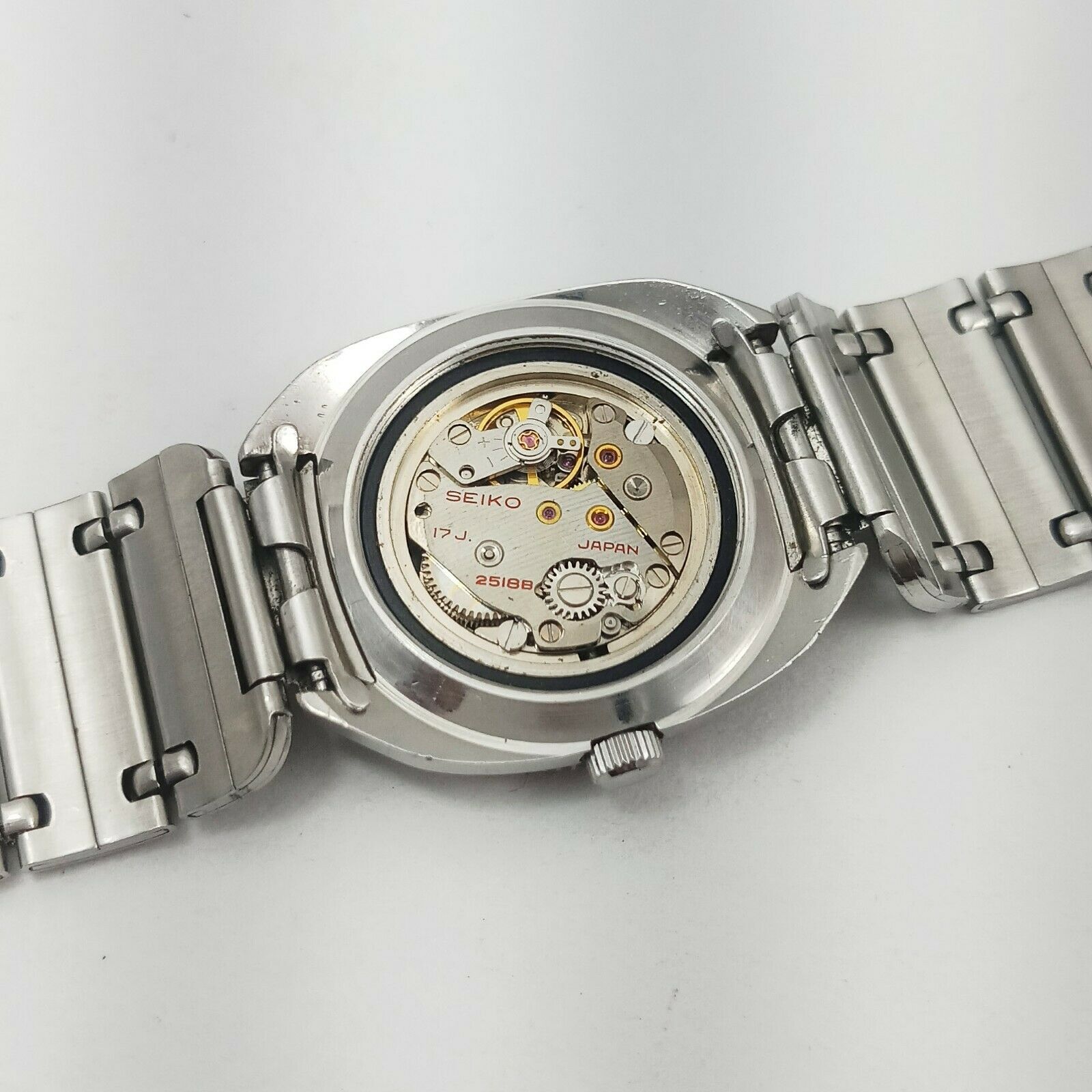 SEIKO 2518-0210 HAND WINDING 17 JEWELS DATE WOMEN`S VINTAGE WRIST