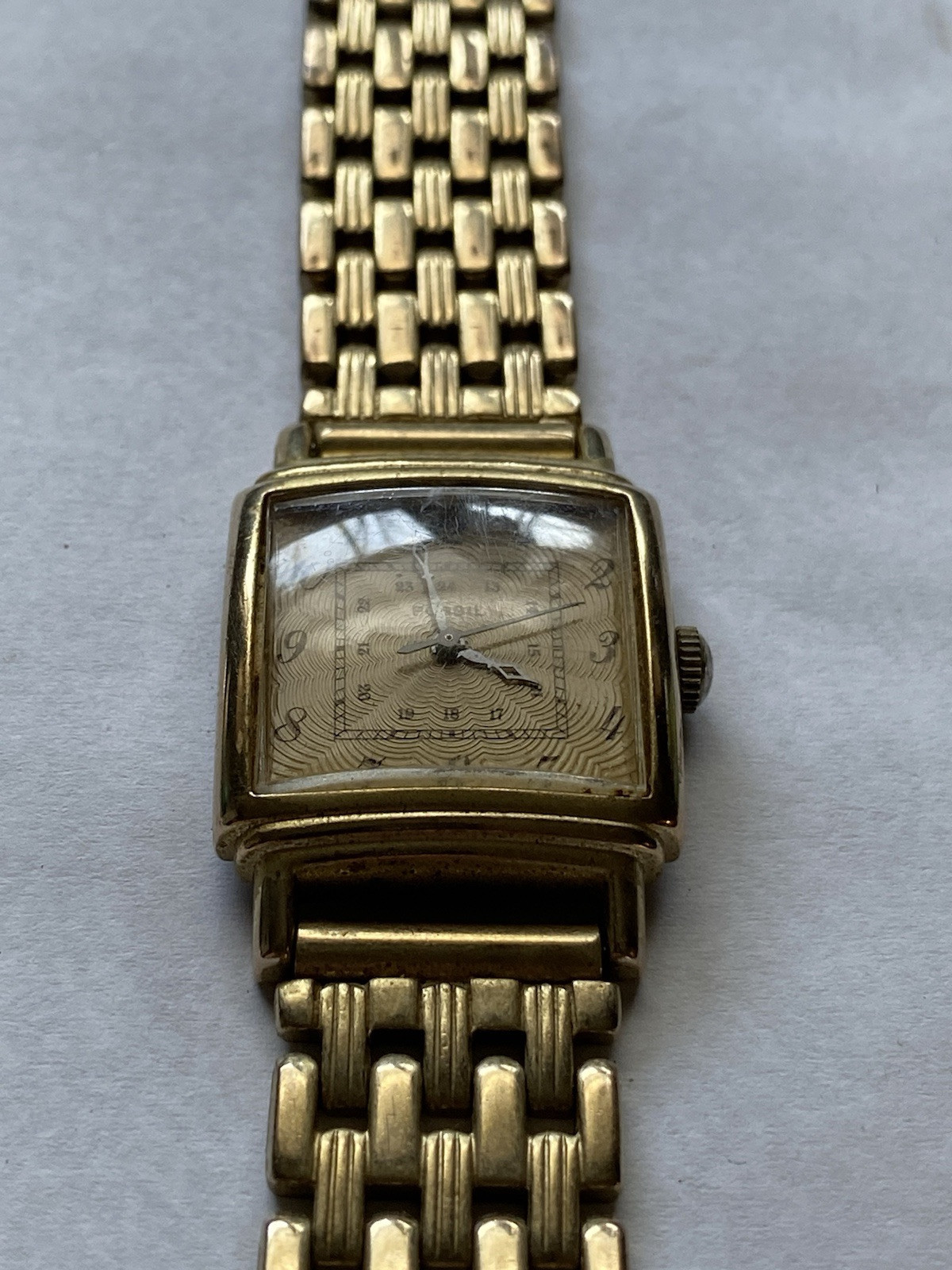 Vintage Fossil Tank Menâ€™s Watch VT-2481 Gold Tone Textured  display picture 1