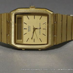 Vintage MENS SEIKO QUARTZ GOLD WATCH Alarm Chronograph H-557  display picture 3