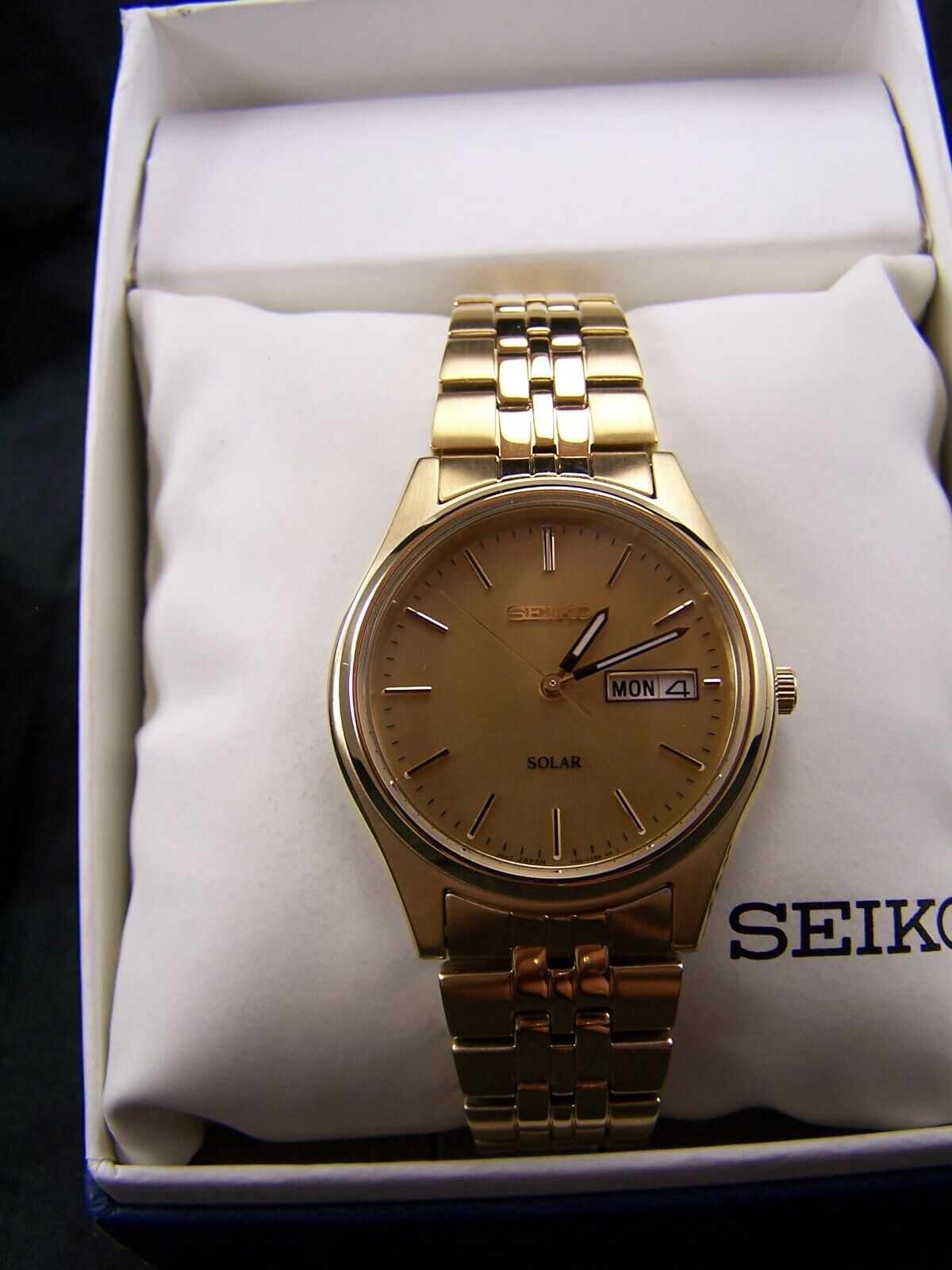 MEN' S SEIKO SOLAR V158-0AA0 GOLD TONE DAY DATE CALENDAR