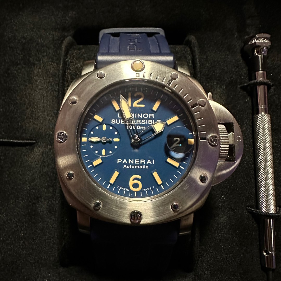 Panerai Luminor Submersible 44mm PAM00087 La bomba WatchCharts