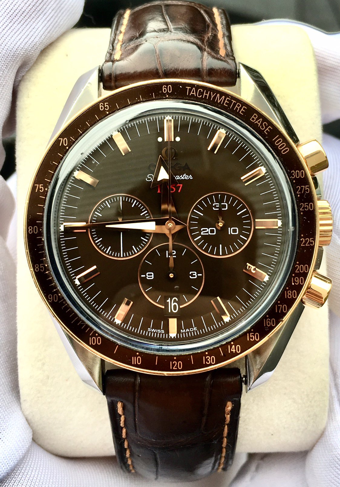 Omega speedmaster broad online arrow 1957 rose gold