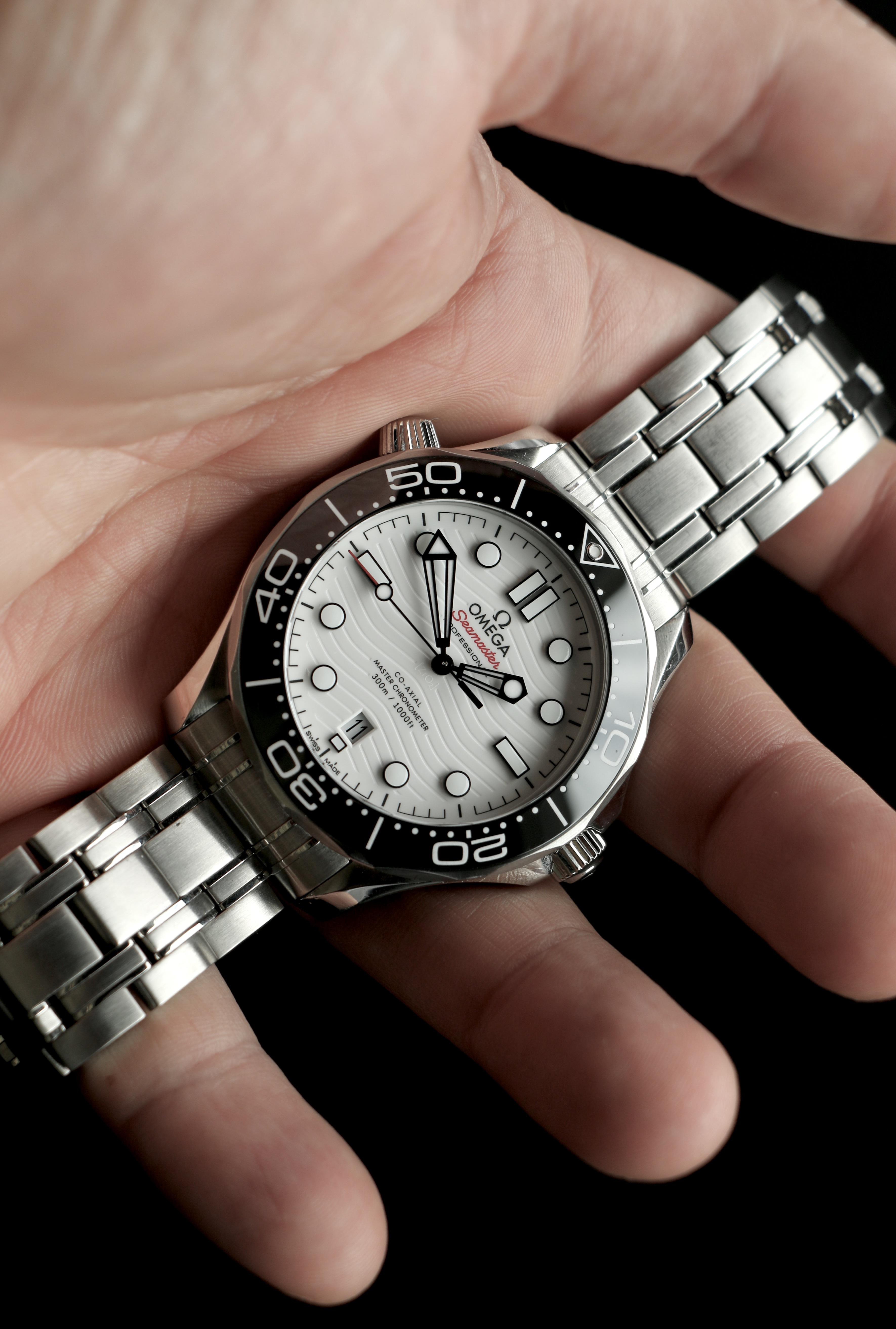 Omega seamaster white online wave