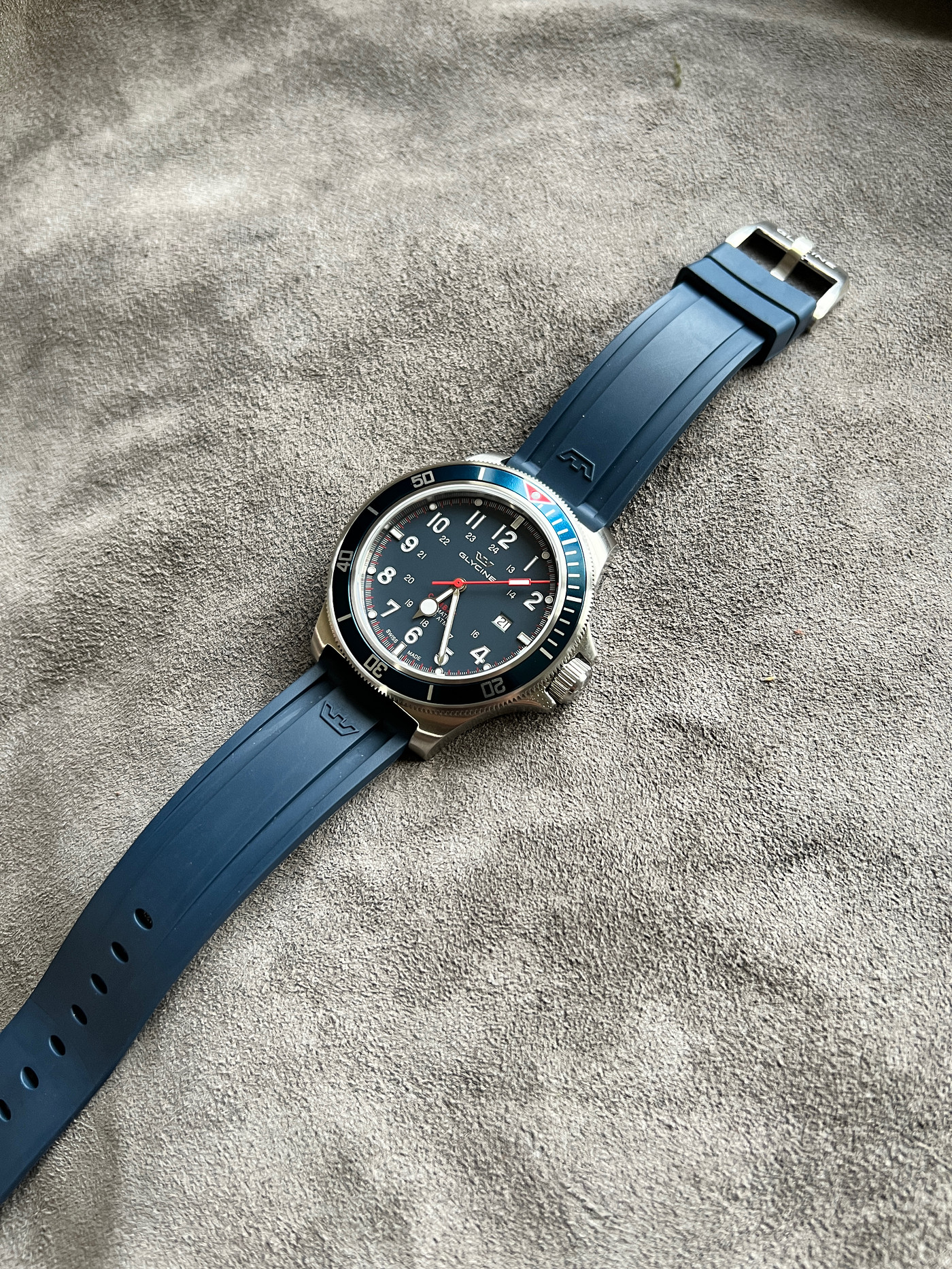 300 USD FS Glycine Combat Diver SS with Blue Dial on Rubber