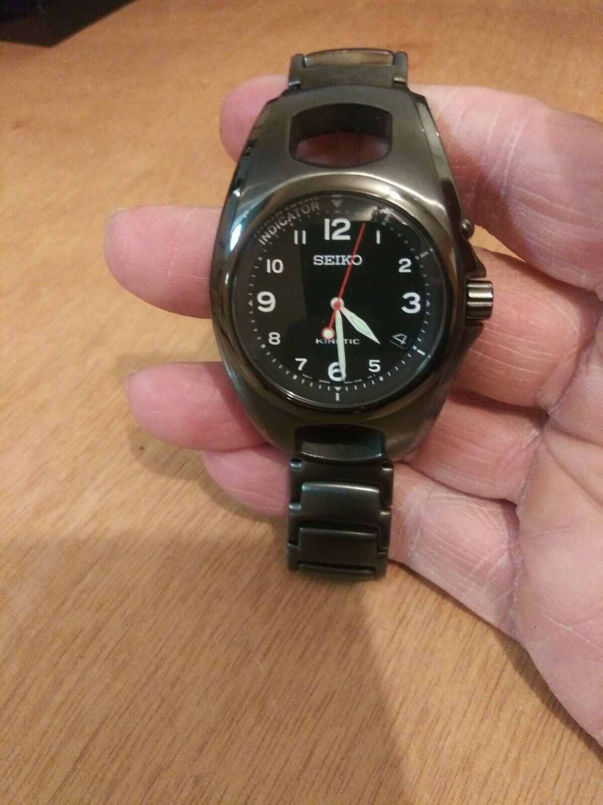 Vintage Seiko Kinetic Quartz Date Slim Mens Watch, Japan