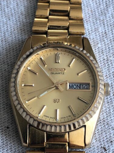 Vintage Seiko Date Day Gold Tone Quartz Wrist Watch 2A23 0030