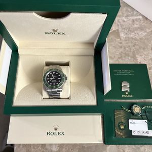 HQ Milton - 2021 Rolex Green 41mm Submariner 126610LV Kermit with Box &  Card, Inventory #A4502, For Sale