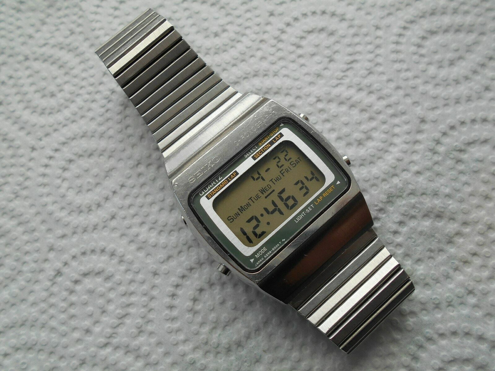 SEIKO A229-5000 vintage 1970s digital LCD standard, section 