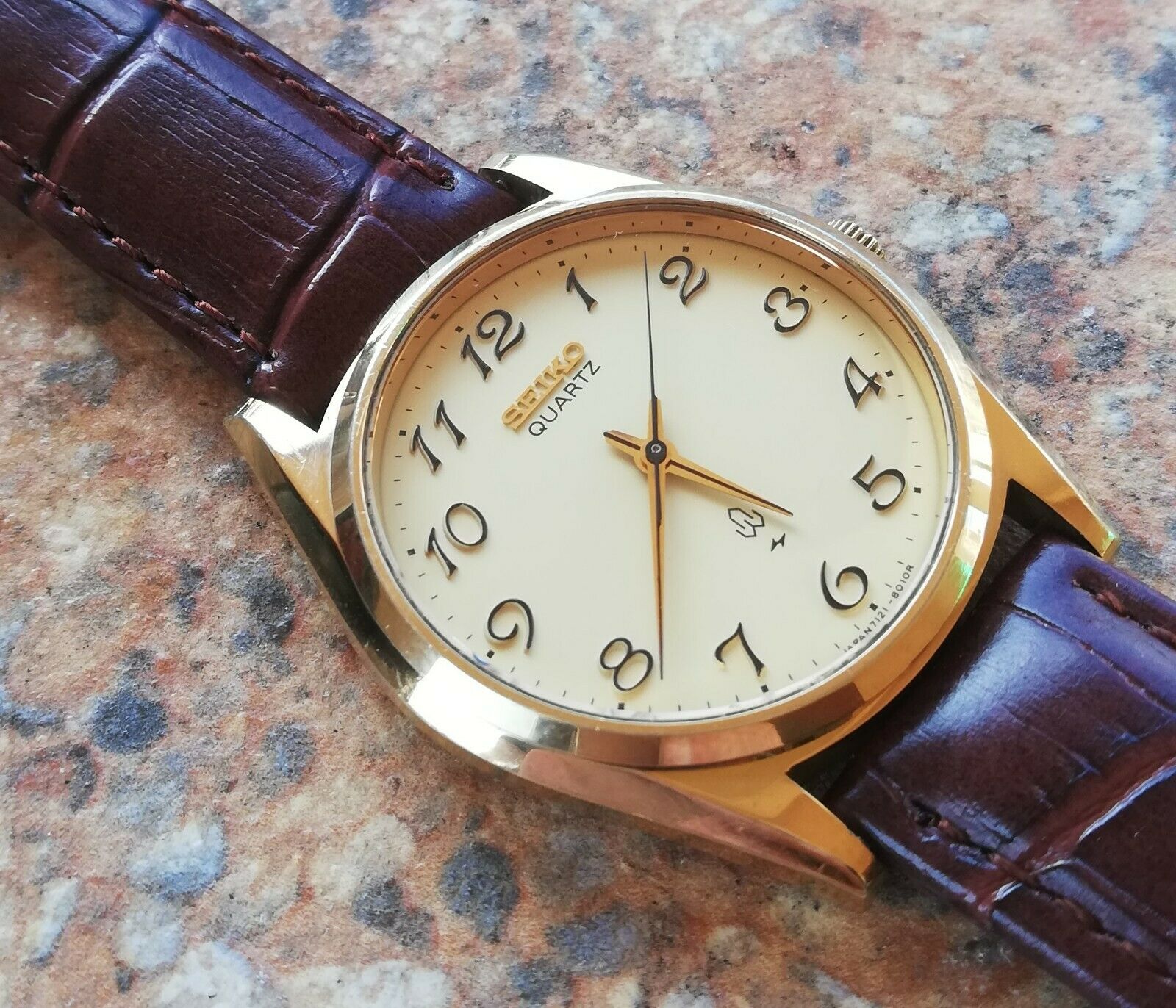 SEIKO Quartz 7121-8000