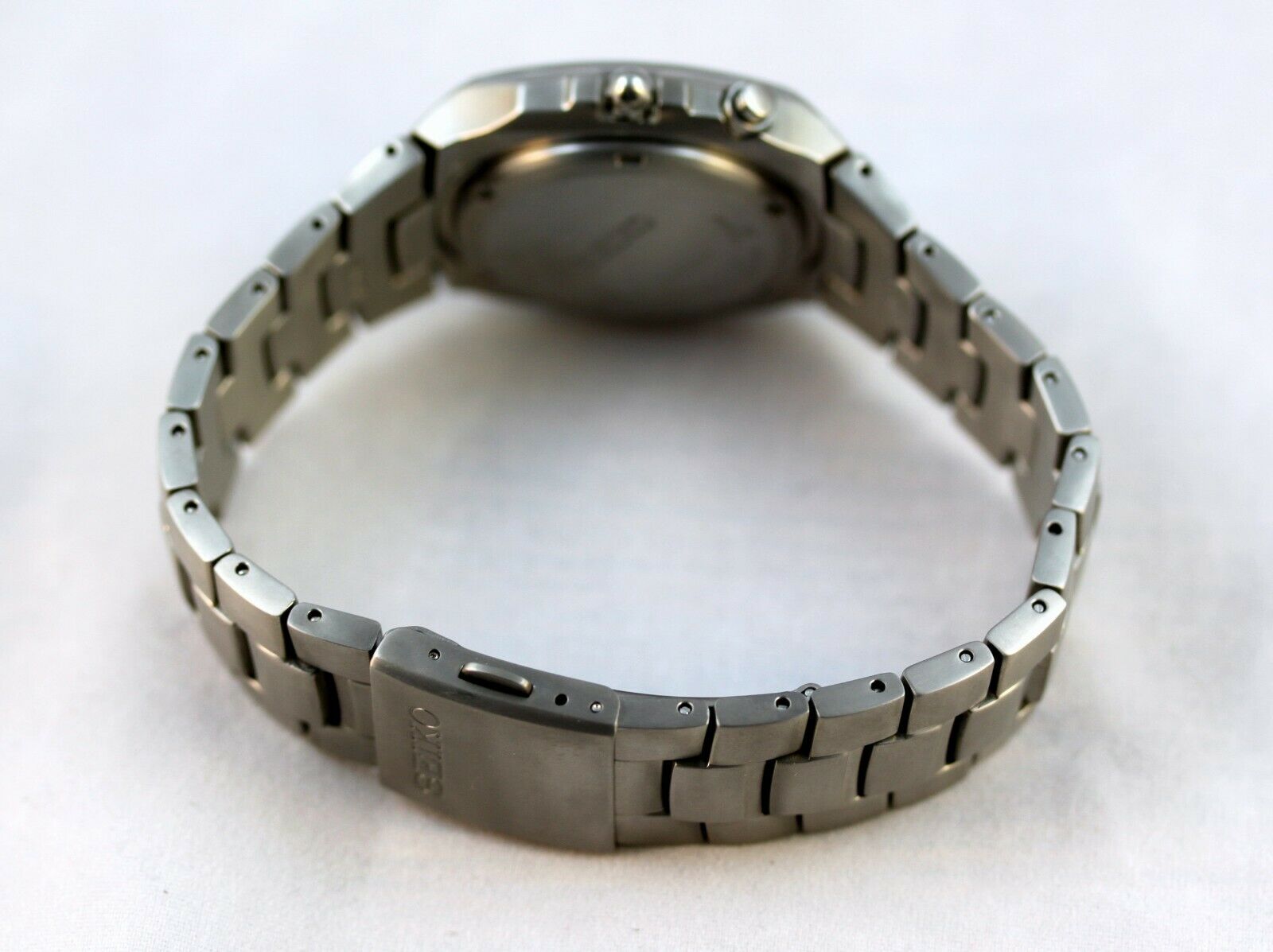 MEN'S SEIKO TITANIUM KINETIC MODEL SKA357 (5M62-0BK0