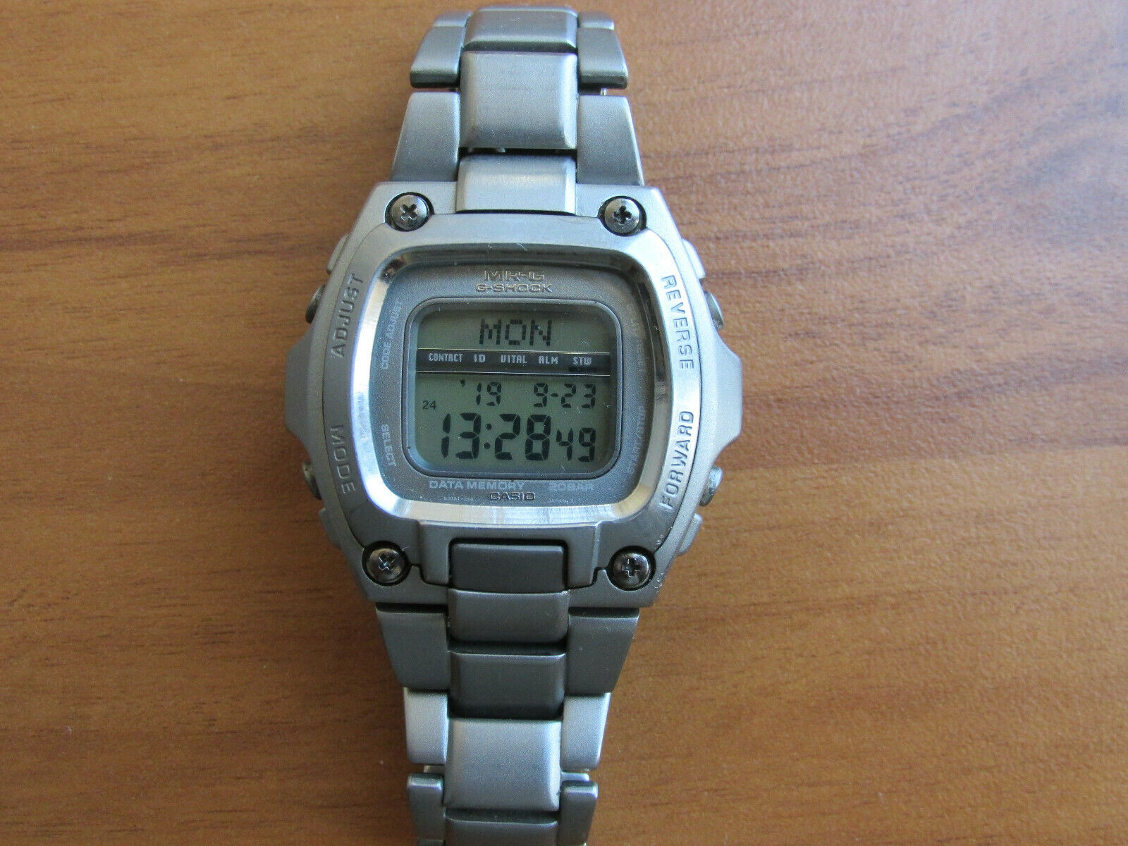 VINTAGE CASIO MR-G MRG-210T G-SHOCK TITANIUM DATA MEMORY 20 BAR