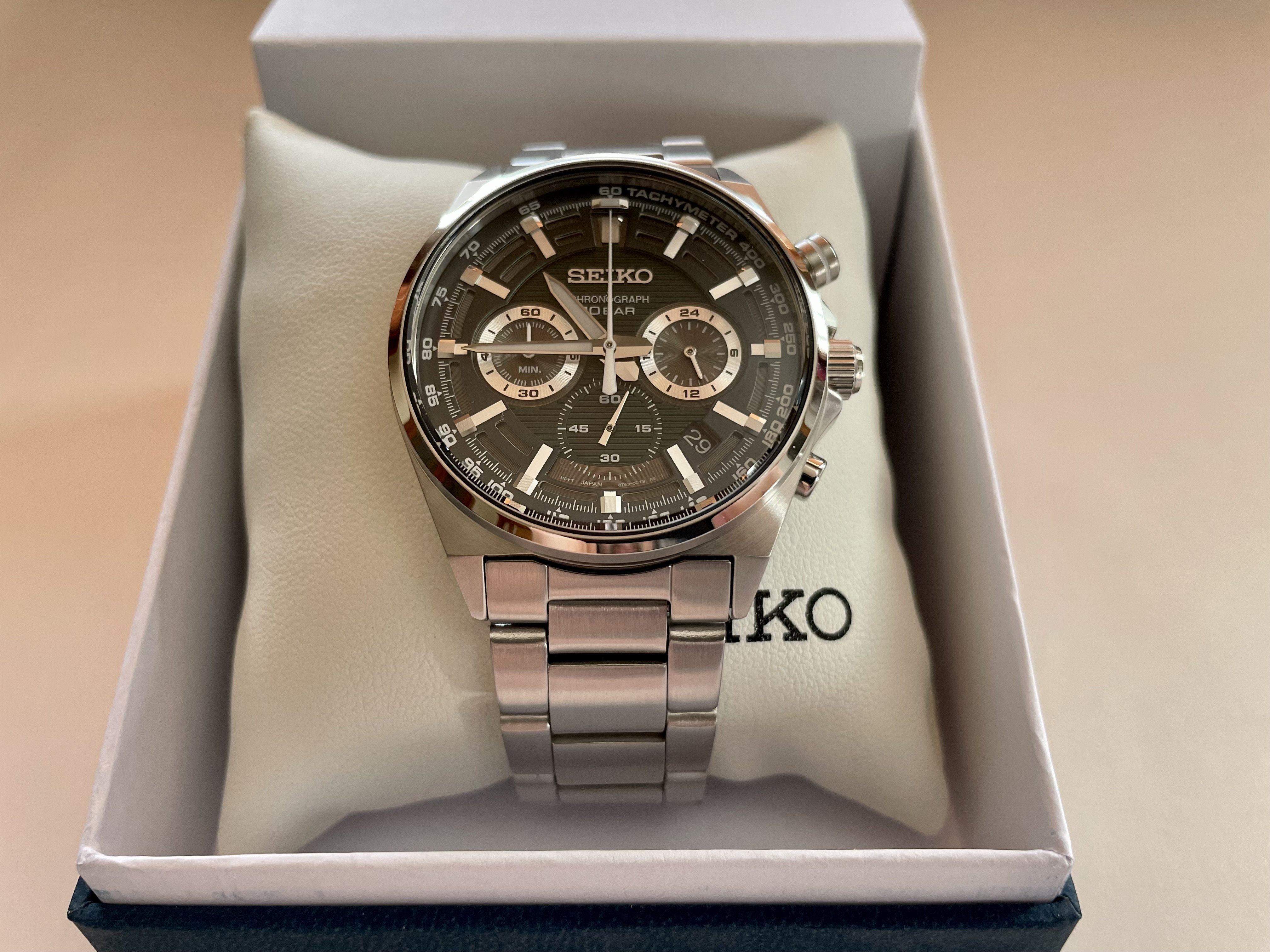 100 USD Seiko SSB405 Quartz Chronograph 41mm Green Dial