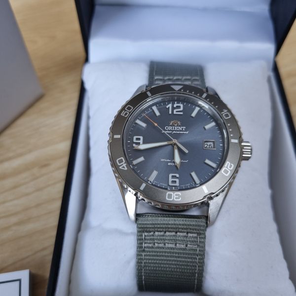 Montre Homme Quartz 24h, Boîtier Métal, Bracelet Cuir - Neuve Sans Emballage
