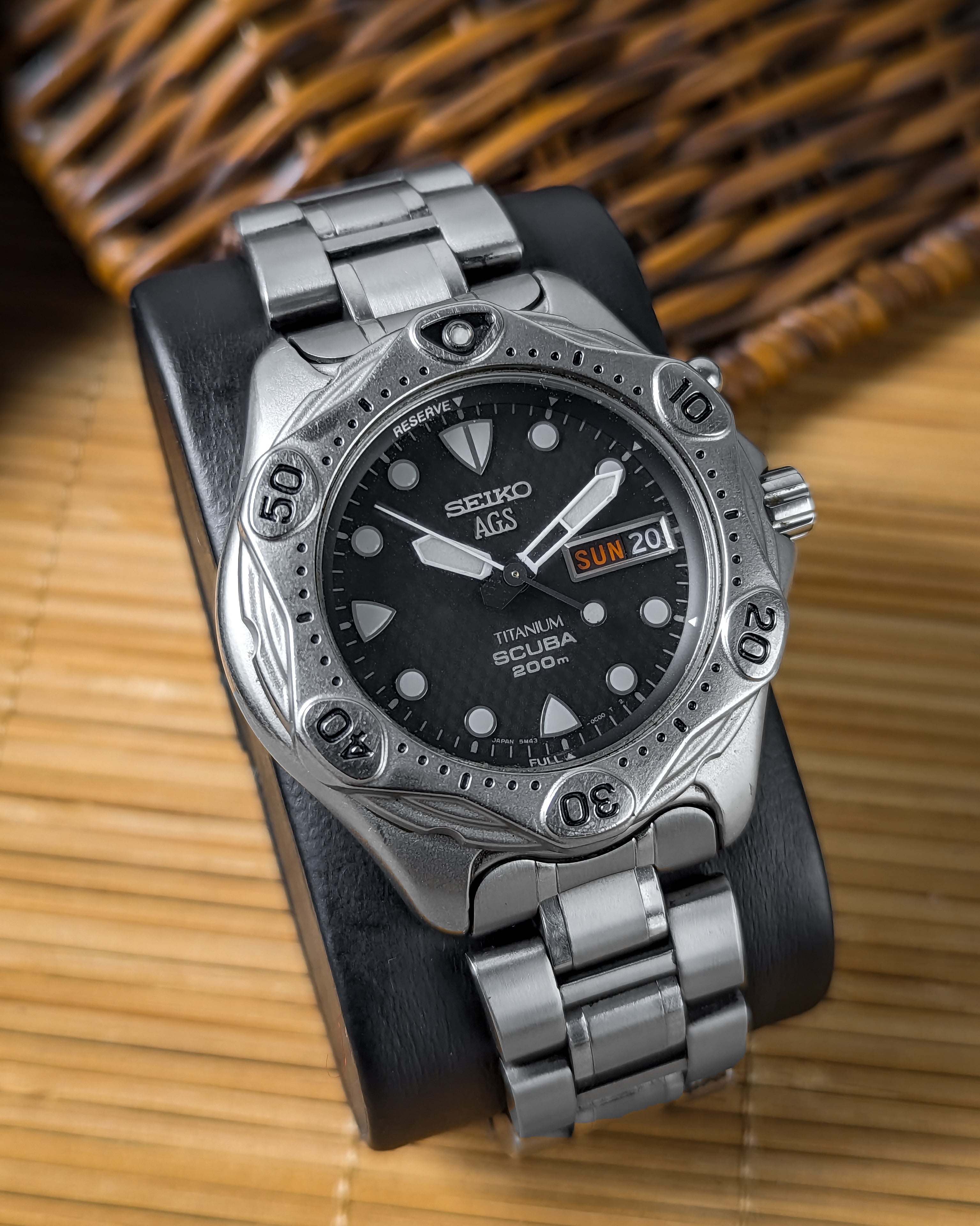 WTS] Rare Seiko AGS Scuba 200M - Carbon Fiber Textured Dial - Titanium Case  and Braclet - 5M43-0B40 - 1990's JDM ???????? --- ✫Check Video✫ --- 222 USD  Only | WatchCharts Marketplace