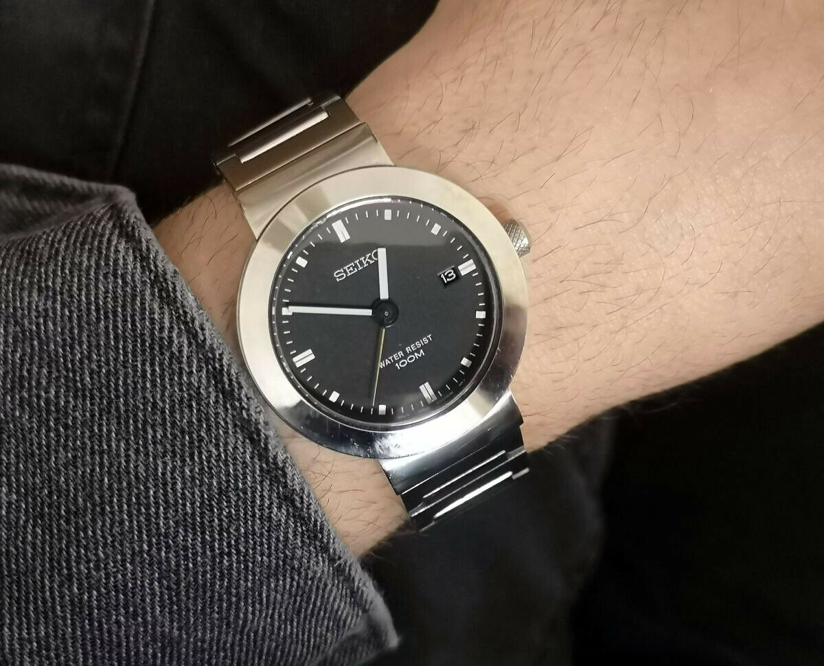 Sydøst Ru abort Seiko V732-0P20 men's quartz watch date indicator stainless steel |  WatchCharts