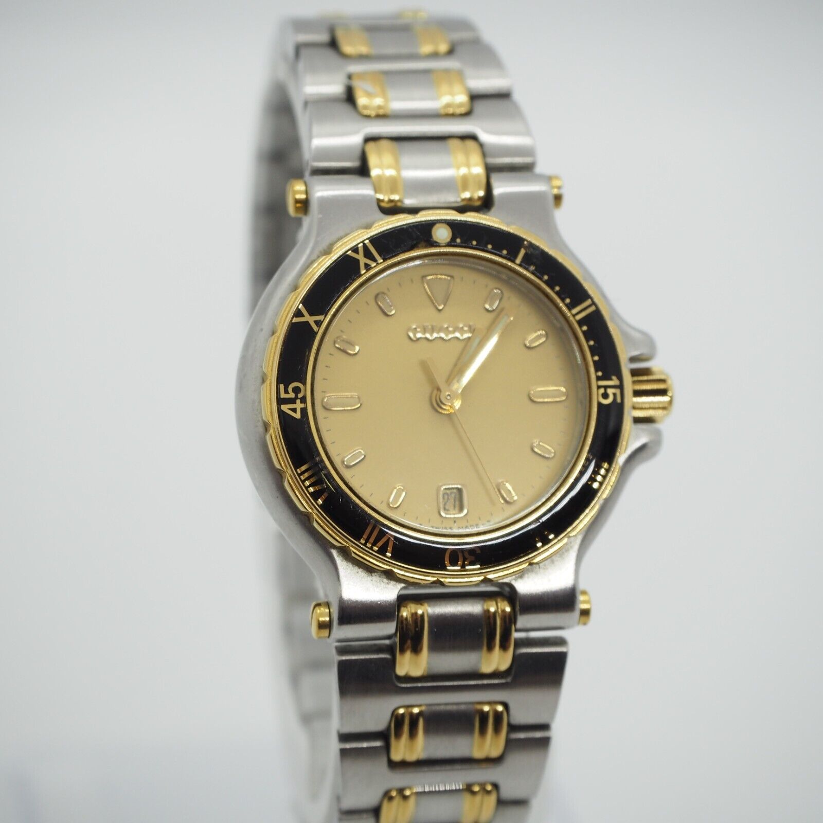 【きれいめファッション51選】上品さと清潔感をキープし 9700L Gucci Diver'S Gold Round 27mm Ladies Quartz Watch 時計