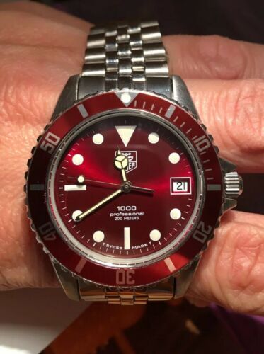 Vintage 80 s Tag Heuer 1000 diver 200 meters Red Dial