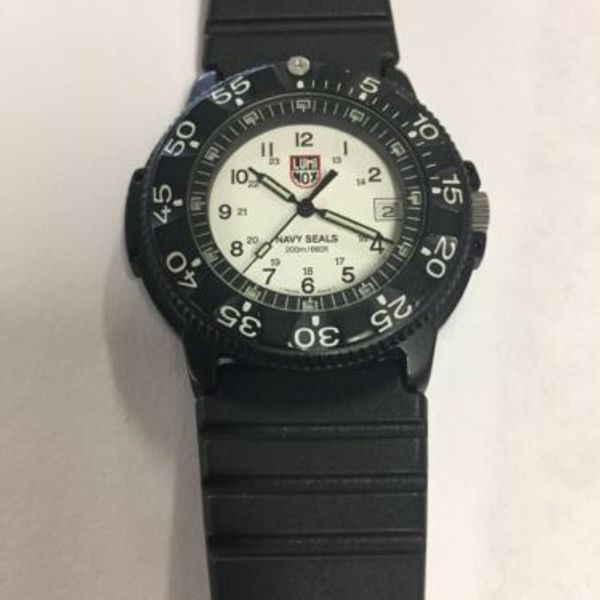 LUMINOX NAVY SEALS SWISS MADE WATCH 200m/660ft 3H MBM White Face MINT