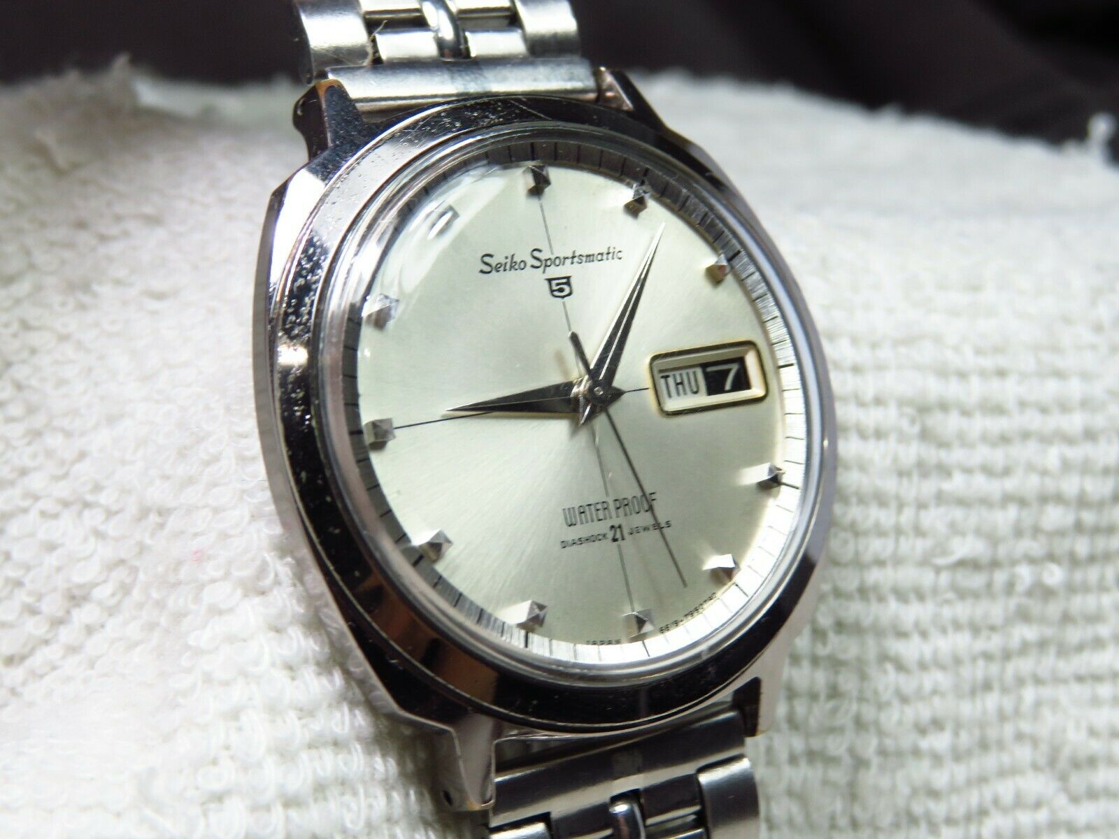 Vintage 1964 Seiko Sportsmatic 5 watch (6619 - 7990 ) | WatchCharts
