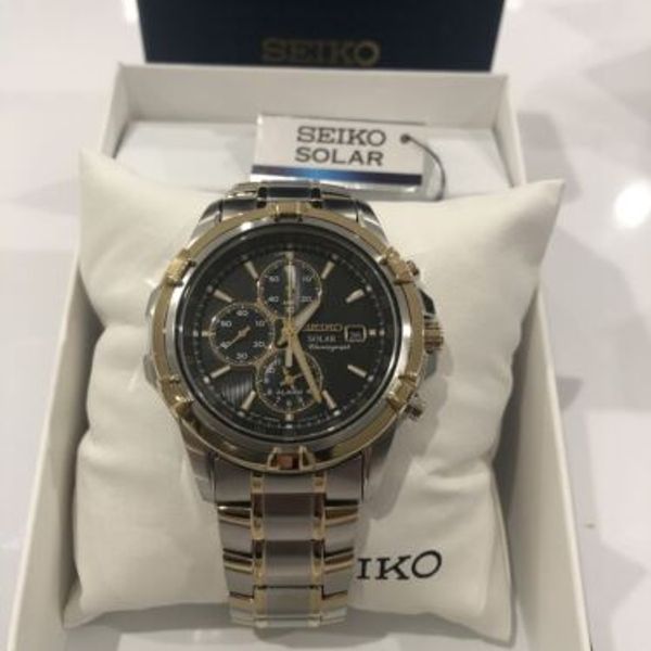 New Seiko Solar Chronograph Two Tone Mens Watch V172 0aj0 Watchcharts 6481