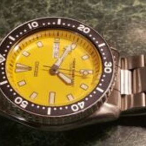 SKXA35 Seiko Automatic Diver's Watch 200m Yellow 'Bumblebee' 7S26-0028  MALAYSIA | WatchCharts