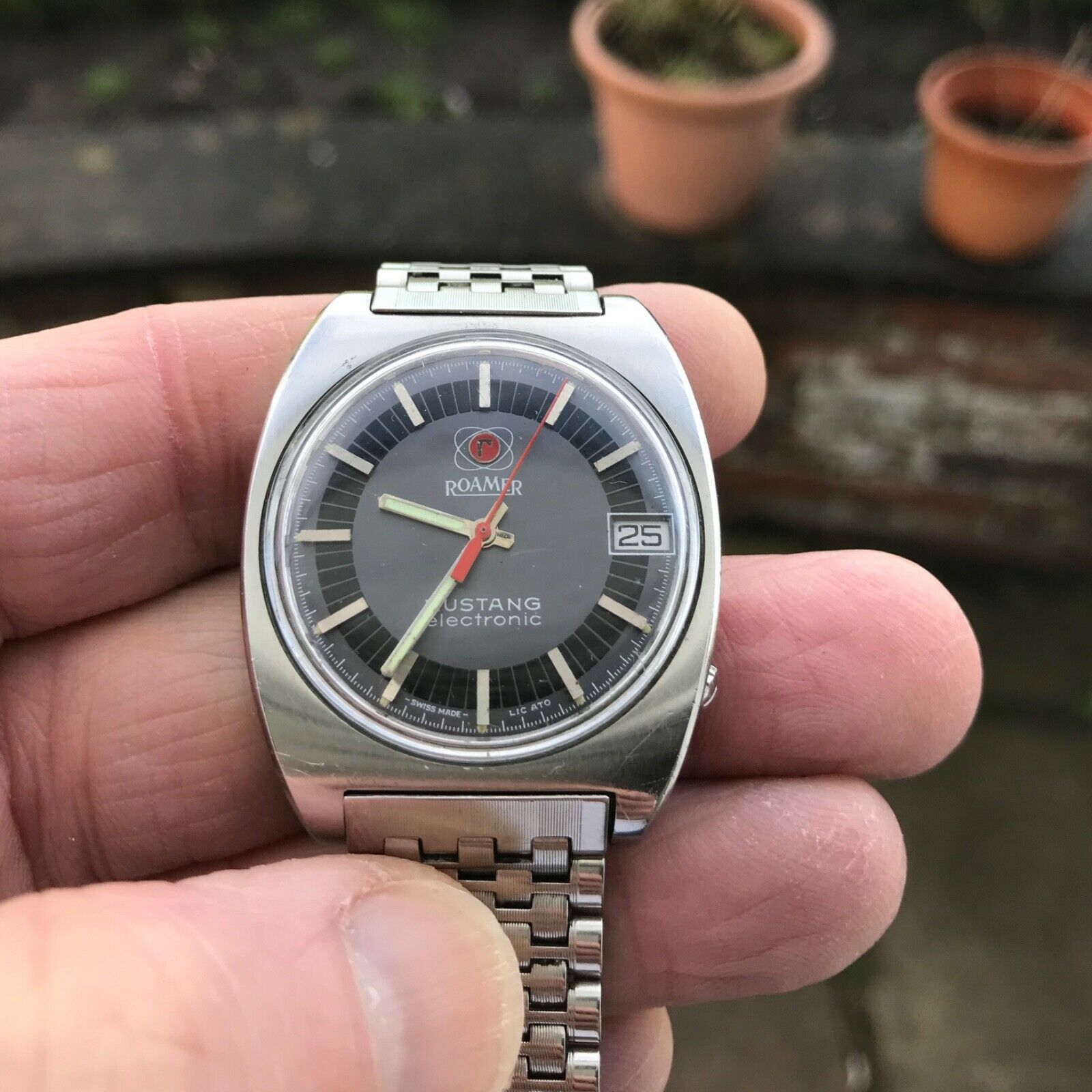 Stunning vintage 1970's Roamer Mustang Electronic two tone grey