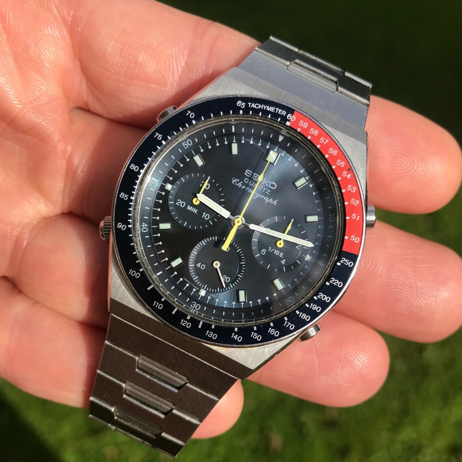 Stunning vintage Seiko 7a28 - 703a pepsi bezel 15J quartz chronograph watch  | WatchCharts