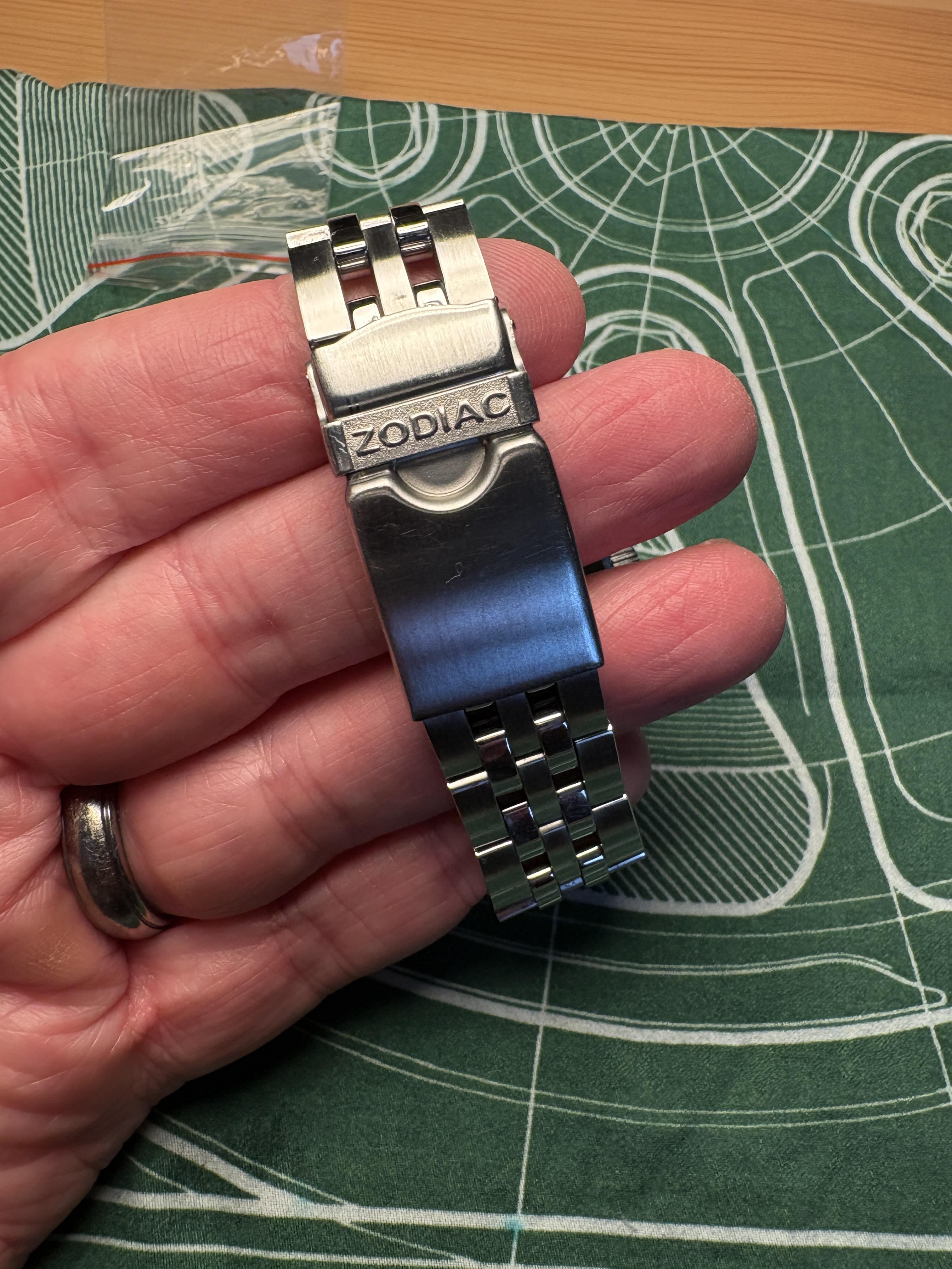 WTS] Zodiac Sea Dragon Quartz - Very good condition - ZO2218