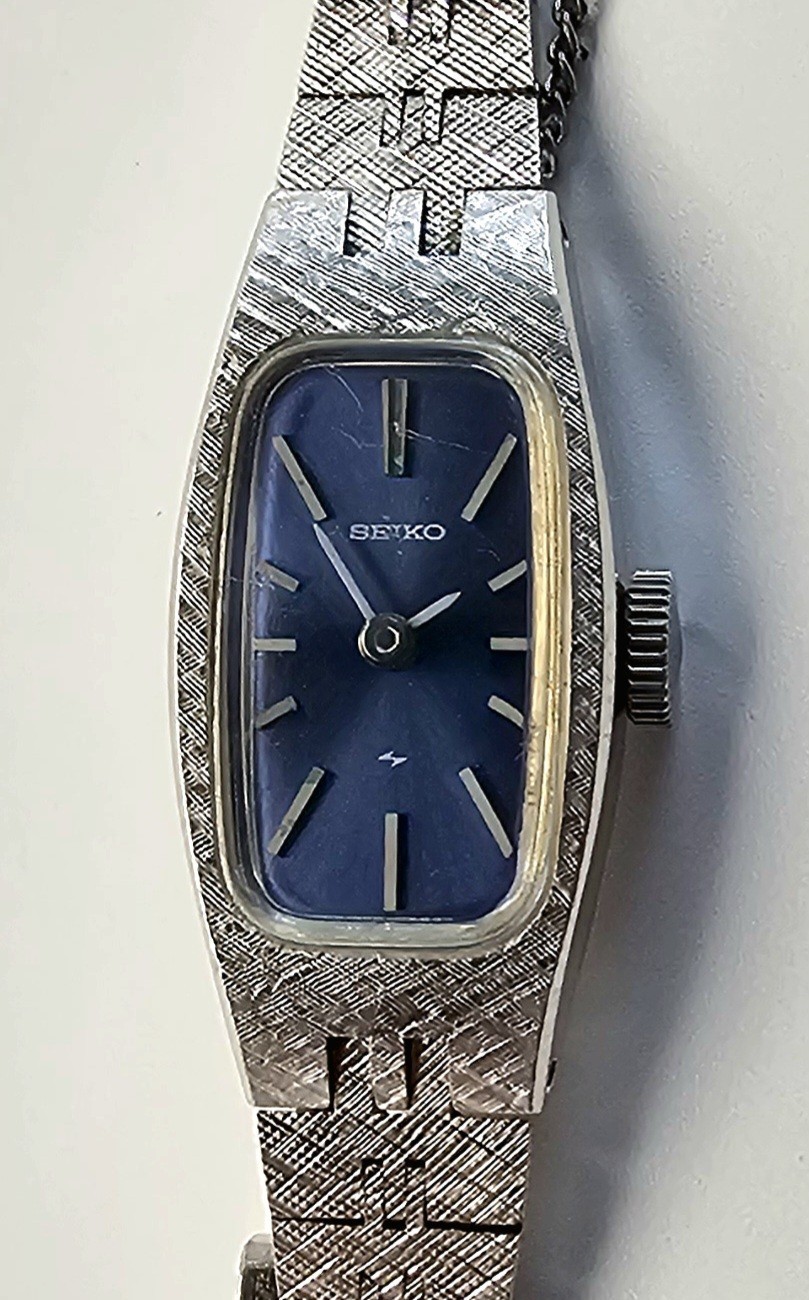 Vintage SEIKO 1520-3629 Ladies Wind-up Analog Watch  display picture 3