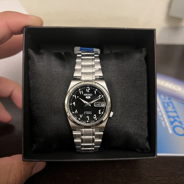 Montre Seiko SNK063J5 – Cadran Arabe Noir, Automatique, Acier Inox, 30m étanche, Neuve Avec étiquettes