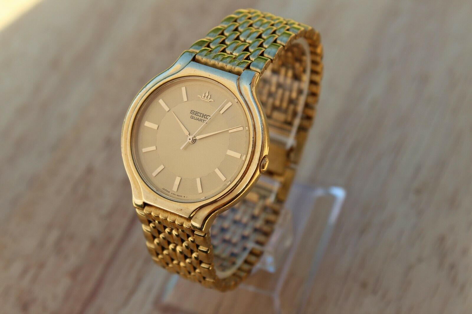 1983 SEIKO V701 1T50 GOLD PLATED WORKING RETRO WATCH WITH 1983 SEIKO V701 1T50 GOLD PLATED WORKING RETRO WATCH WITH
