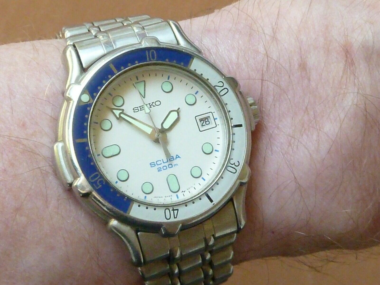 VINTAGE SEIKO SCUBA 200M 5H25-6050 DIVE WATCH. WORKING CONDITION