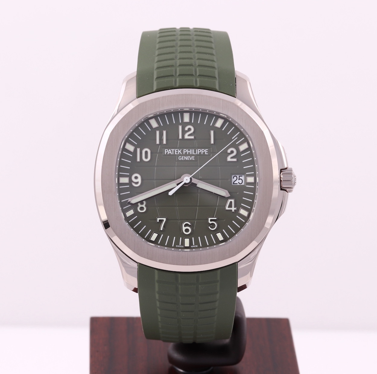 Patek aquanaut best sale green strap