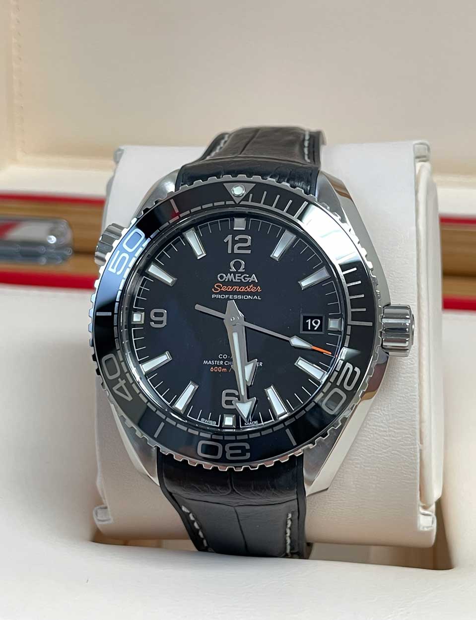 Omega Seamaster Planet Ocean 600M Co-Axial Master 43.5mm Chronometer Black  Dial & Bezel Leather Strap 215.33.44.21.01.001 - BRAND NEW