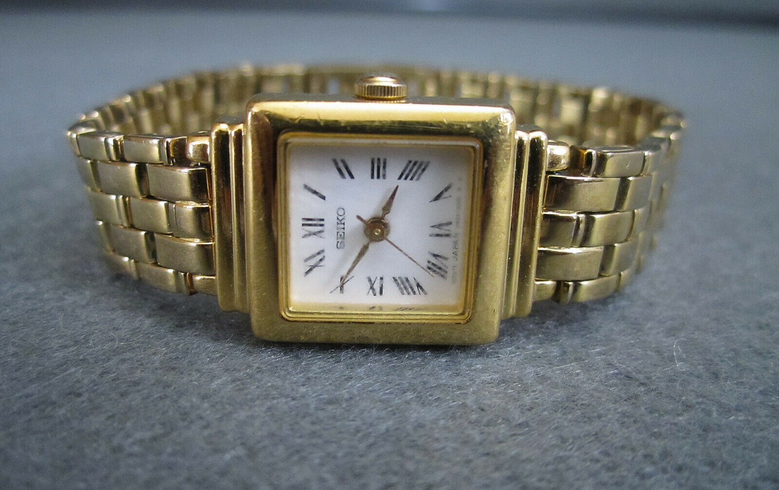 Vintage Ladies Womens Dress Seiko V401-5839 Gold Tone Quartz  display picture 2