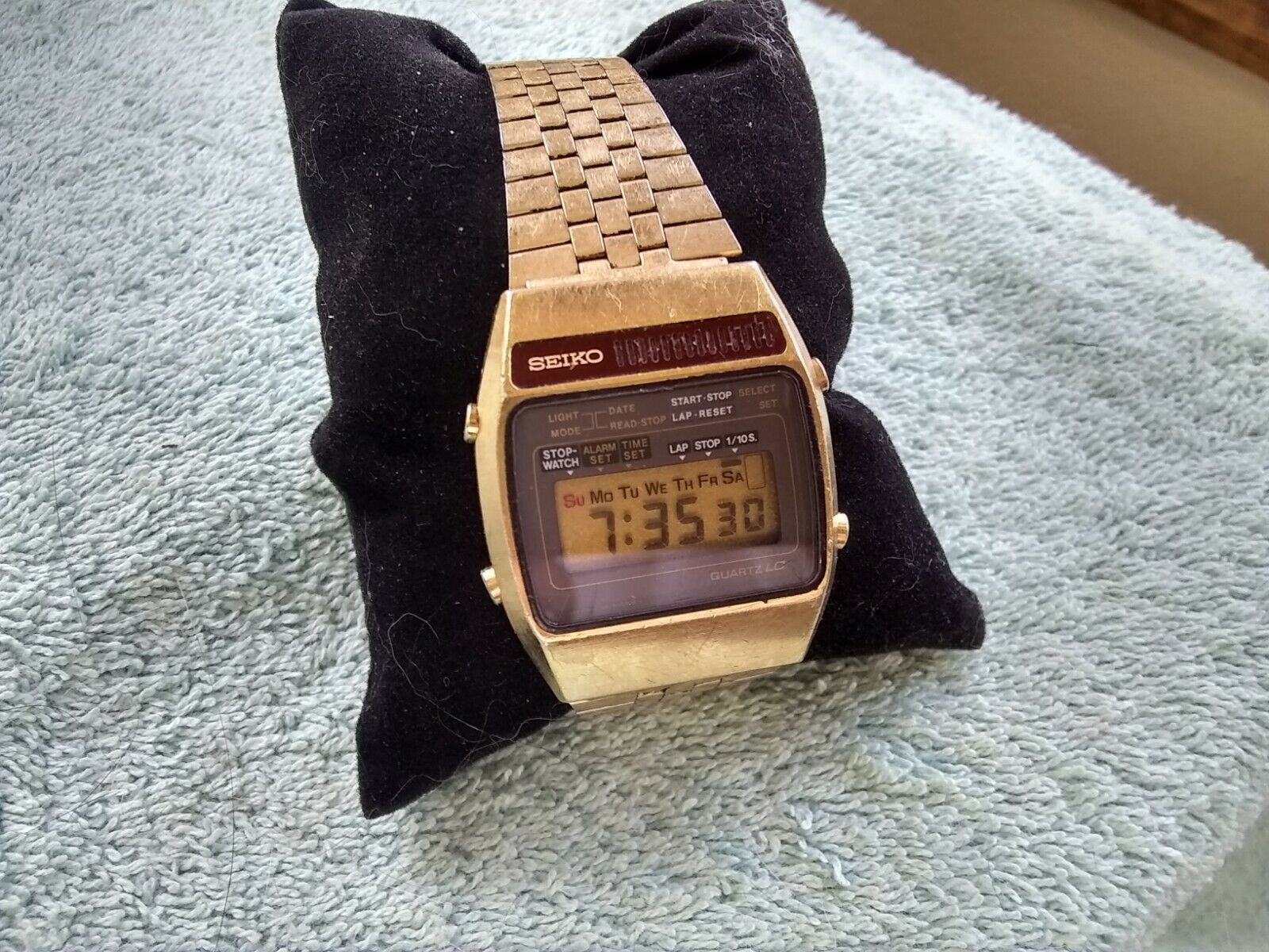 Vintage Seiko M159-505S Gold Tone LCD Digital Chronograph Watch Japan A READ Vintage Seiko 1977 LC M154-4029 Quartz LCD Digital Watch  main image 3