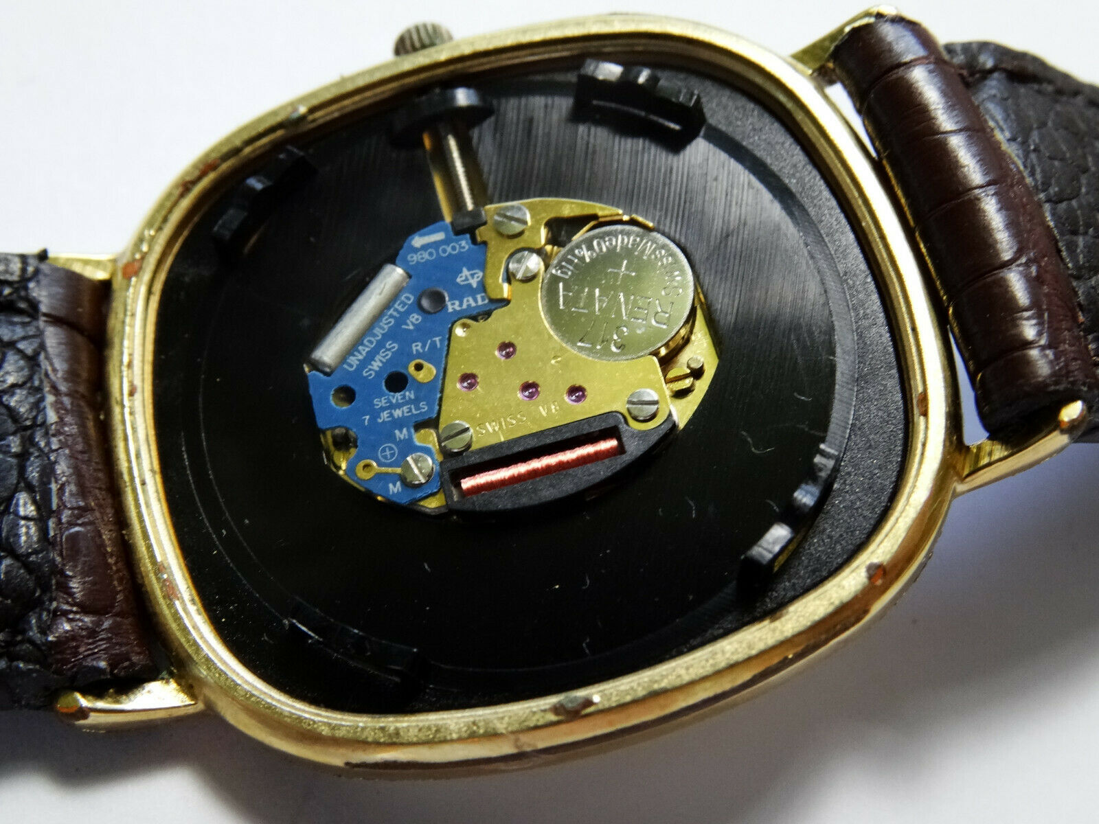 Mid-Size/Unisex Rado Gold Plated Ellipse Quartz Watch Ref 204.3610