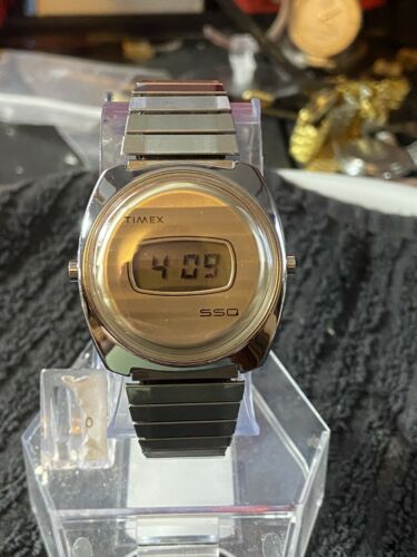 Montre-bracelet Vintage Timex SSQ Numérique - Ton Or - Pour Femme - Pour Pièces Ou Réparation