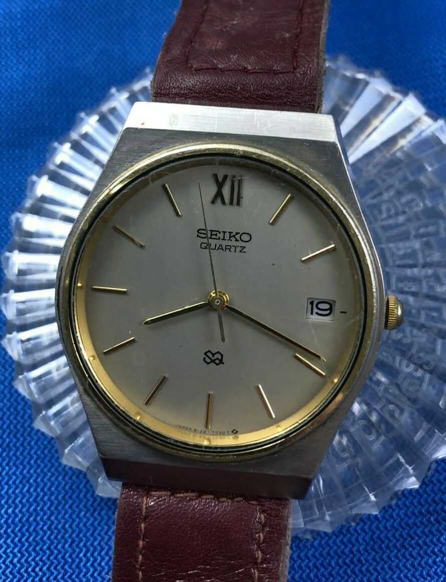 Vintage Men s Seiko 8122 7019 Quartz Date Wristwatch Runs Great