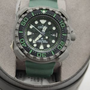 Citizen Promaster Eco-Drive BN0228-06W - Orologio Subacqueo 200m - Super Titanio Grigio E Verde - Made In Giappone