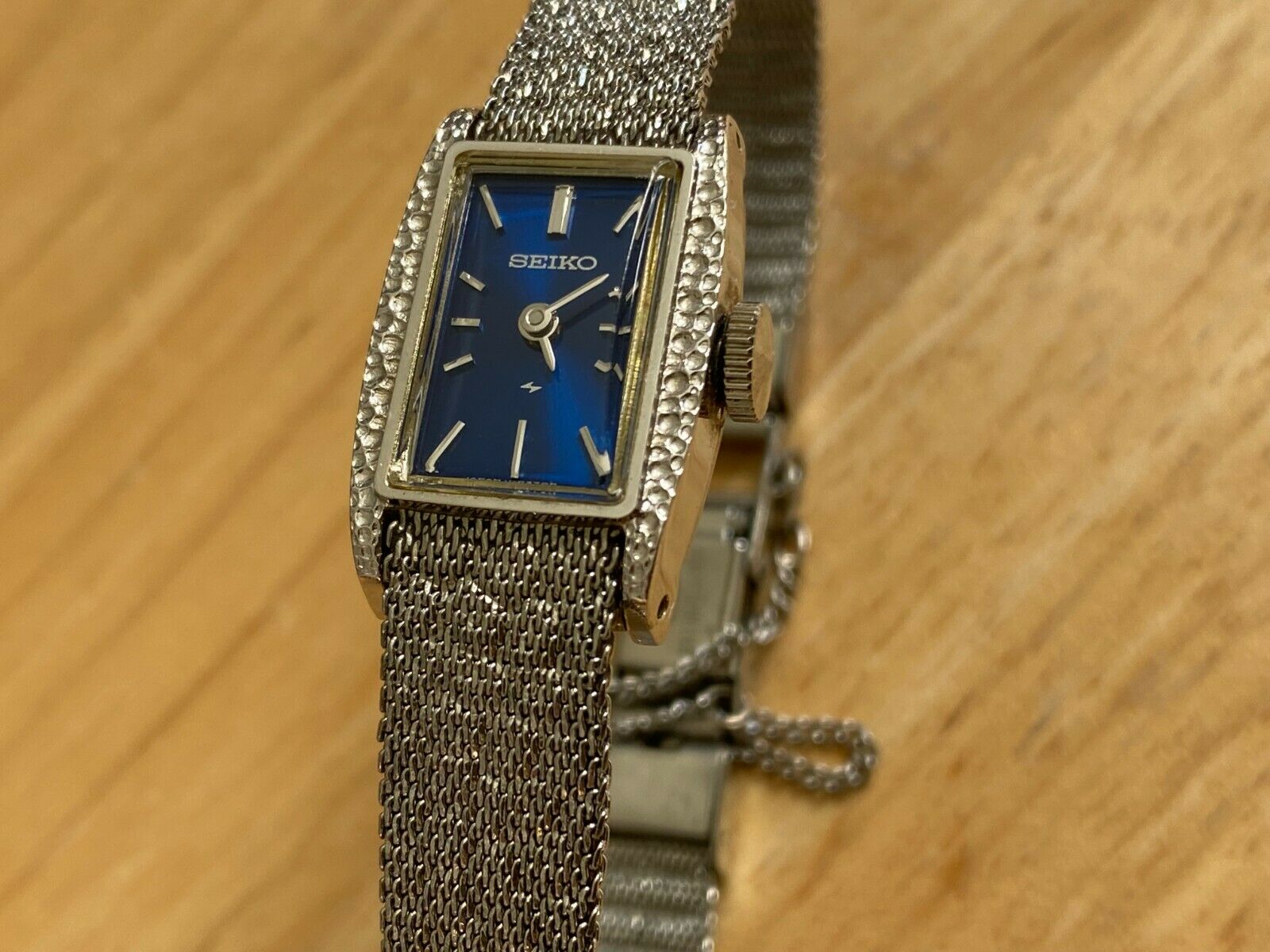 Vintage Seiko 11-3189 Lady 17J Silver Blue Mesh Hand-Wind