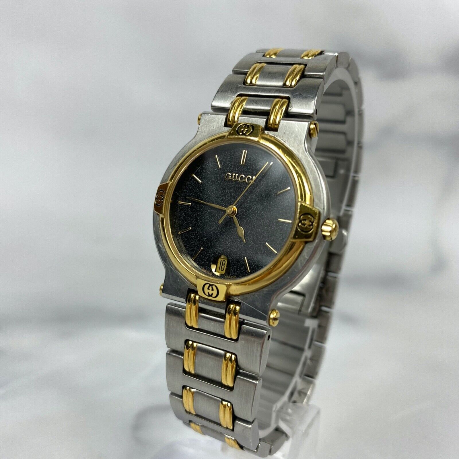 GUCCI 9000M Quartz Gold Bezel G Logo Date Swiss Mens Watch Vintage