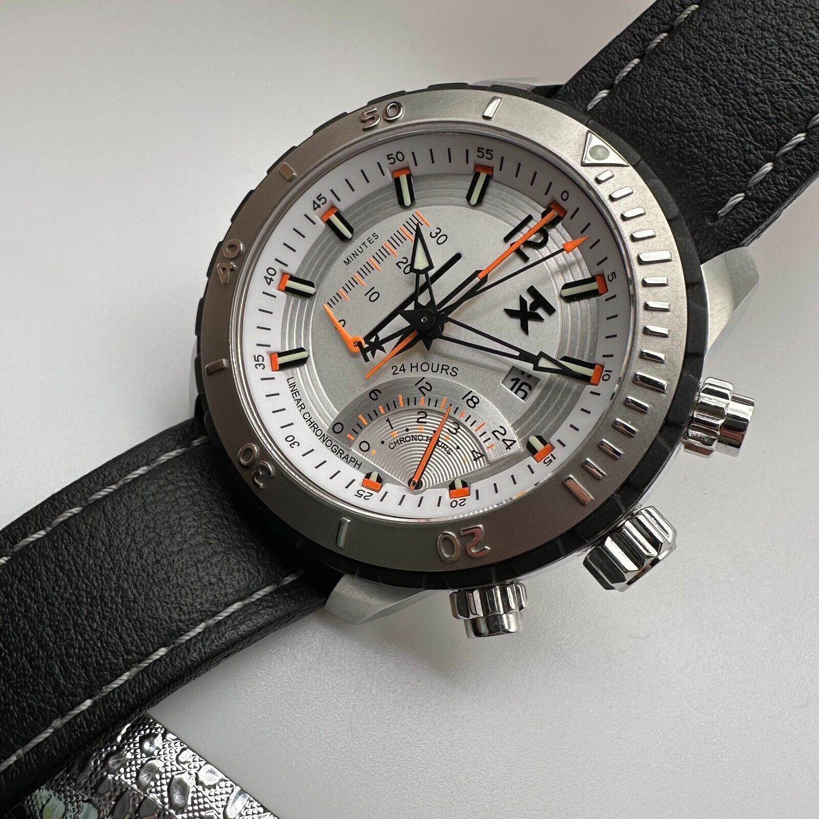 Timex waterbury linear outlet chronograph