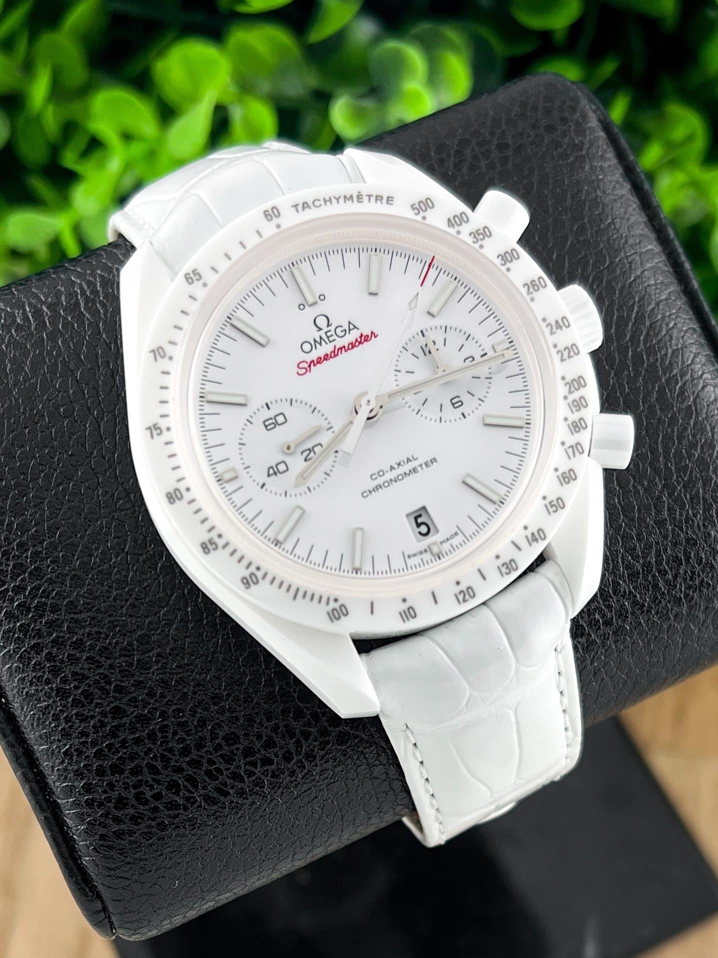 Omega Speedmaster Moonwatch Co-Axial White Side of the Moon  (311.93.44.51.04.002)