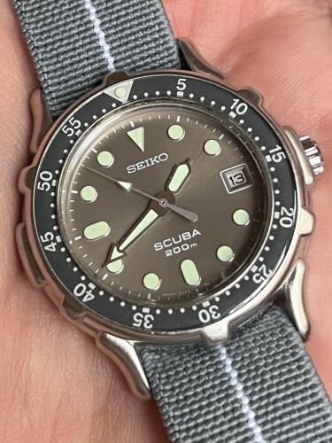 Vintage Seiko 5H25-6030 Diver Scuba 200M Date Quartz Mens Watch