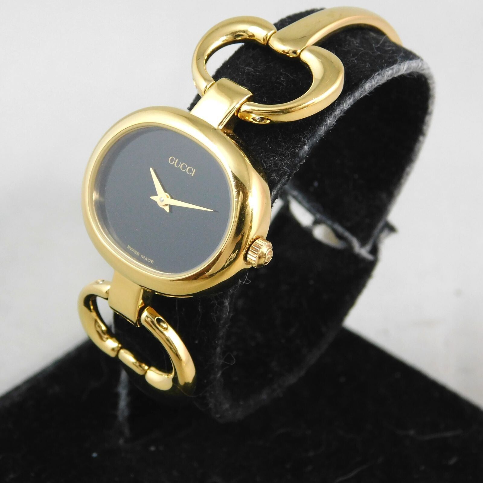 GUCCI 1600 WOMEN'S GOLD BLACK DIAL VINTAGE SWISS WATCH WITH BOX