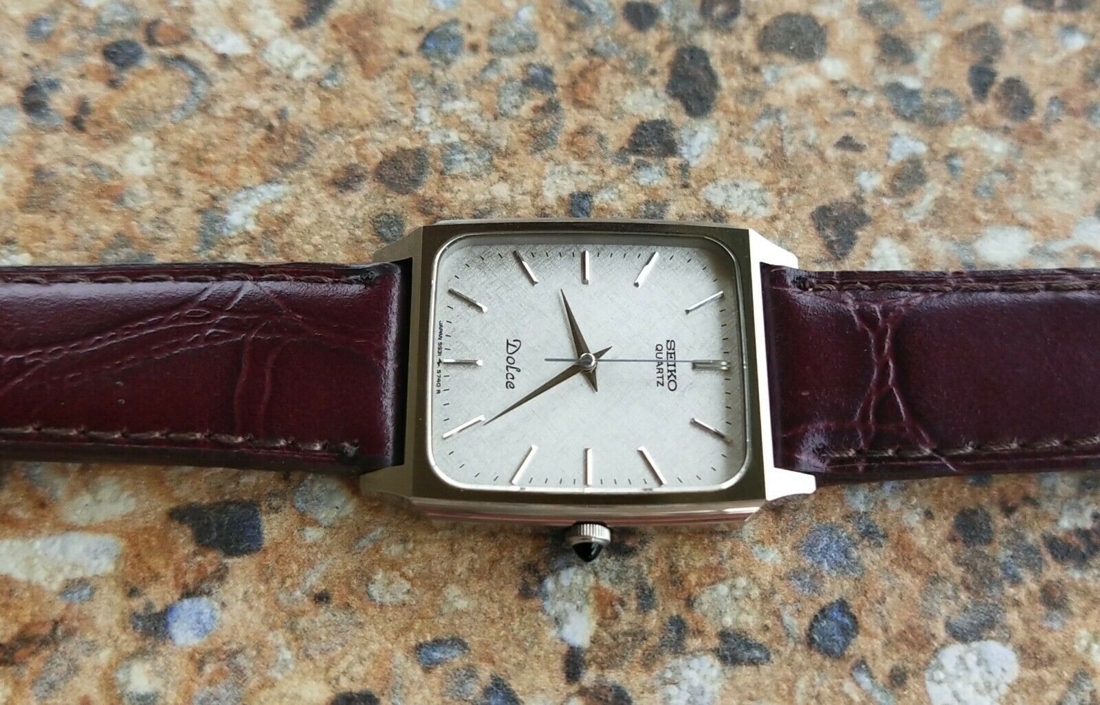 Seiko Dolce Quartz 5931 5550 SHA September 1982 Dress Watch 