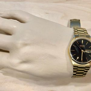 Gents Seiko Quartz 7N43-7A50 Gold tone case black dial | WatchCharts